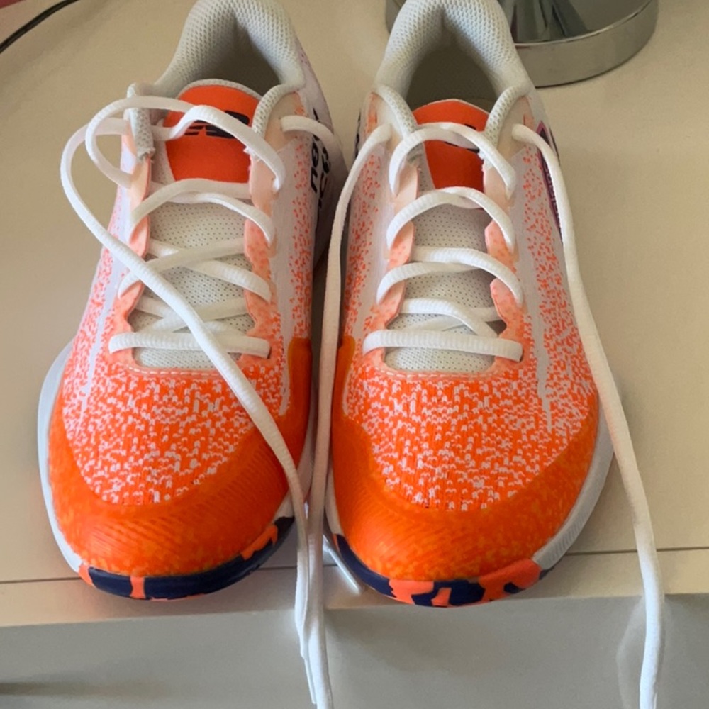 New balance tennis shoes